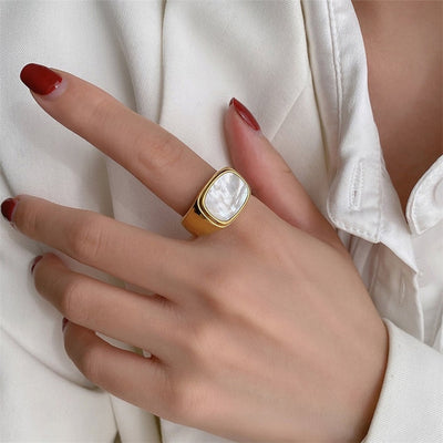Daniela - Square Shell Rings
