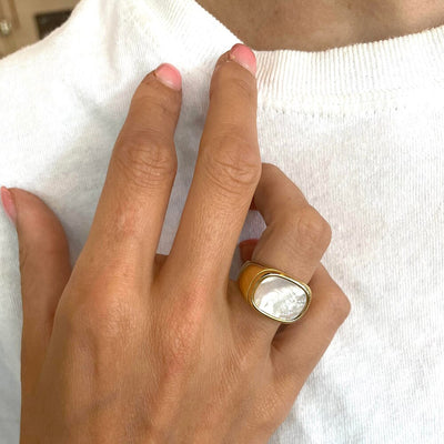 Daniela - Square Shell Rings