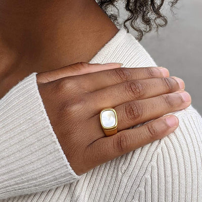 Daniela - Square Shell Rings
