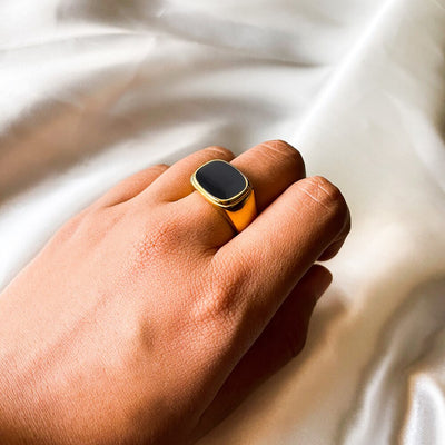 Daniela - Square Shell Rings